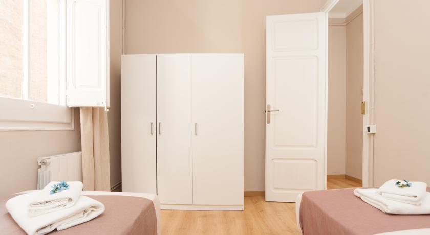 Housalia Sagrada Familia Barcelona Zimmer foto