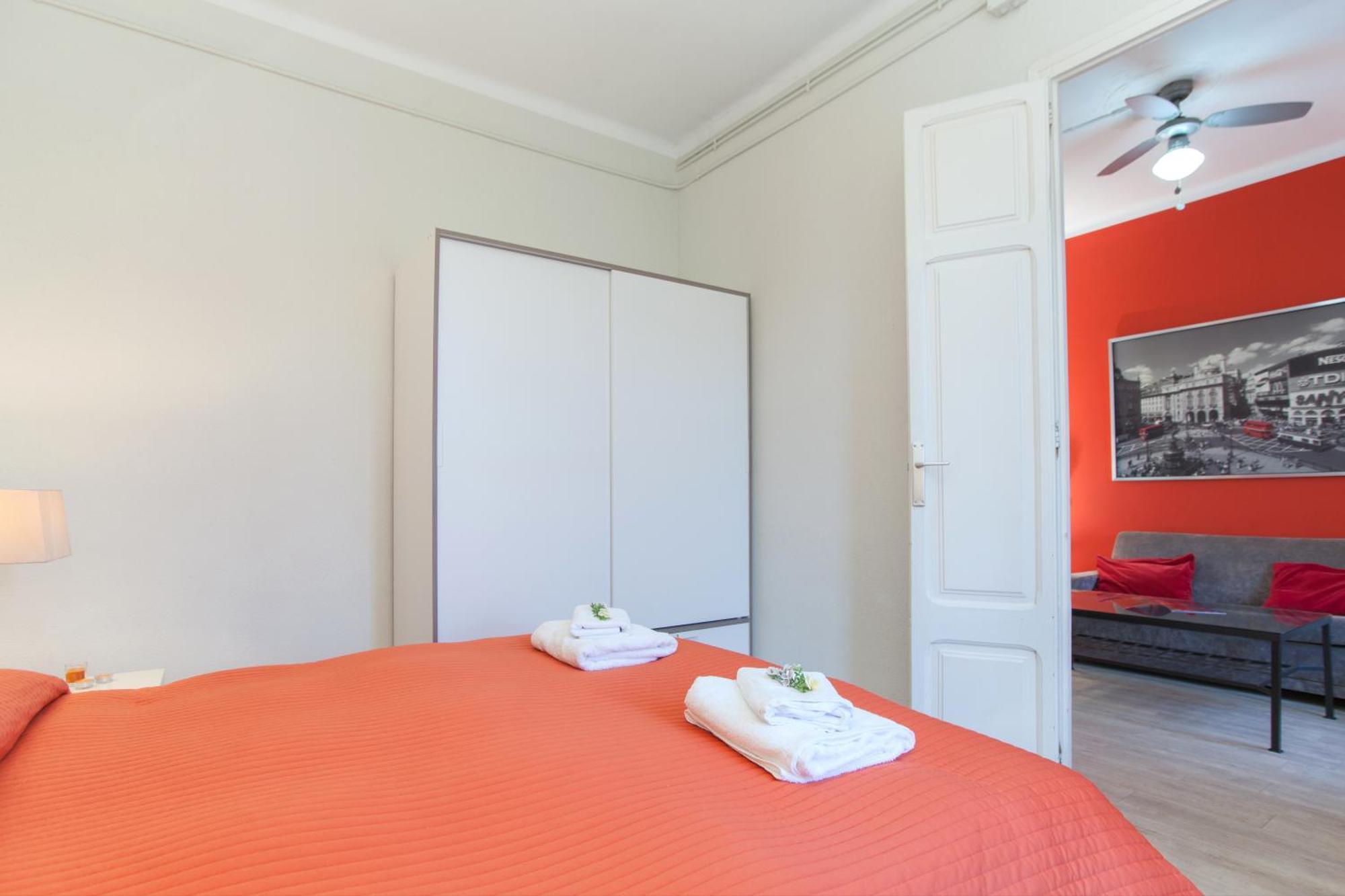 Housalia Sagrada Familia Barcelona Zimmer foto